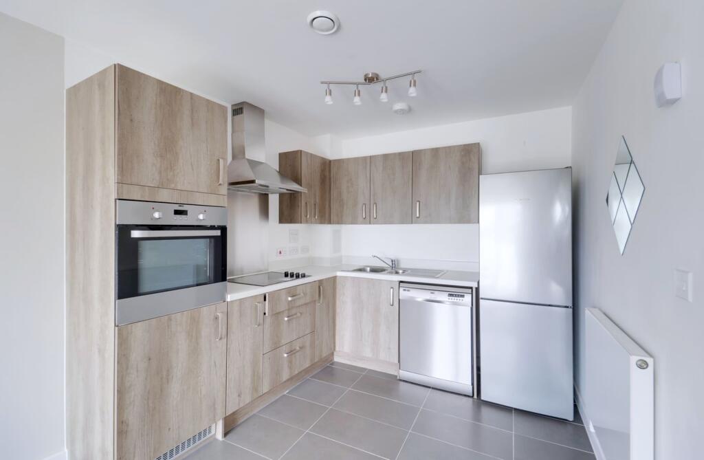 Apartment in London, Orchard Village, South Hornchurch - View 4