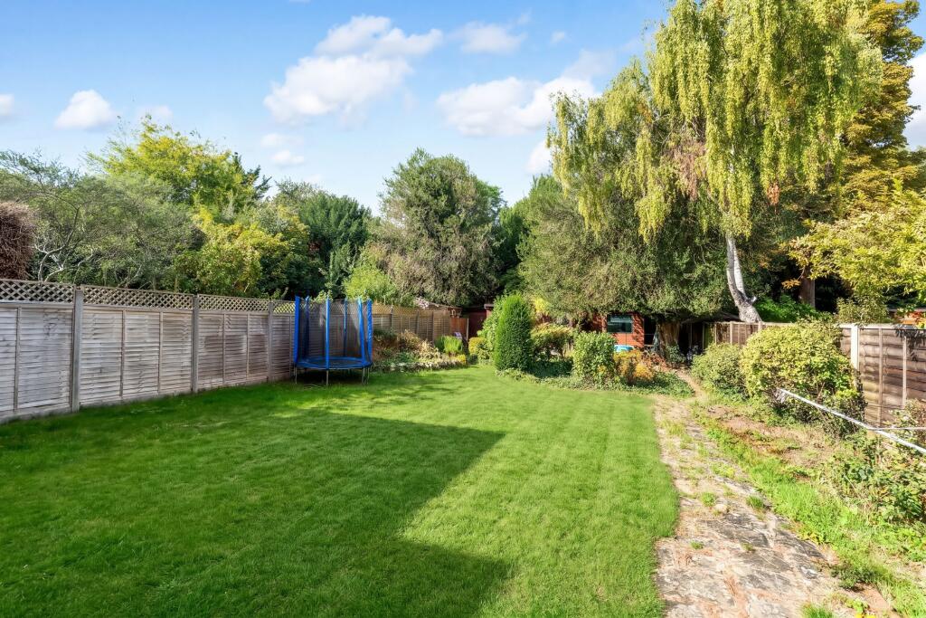 House in Sutton - View 3