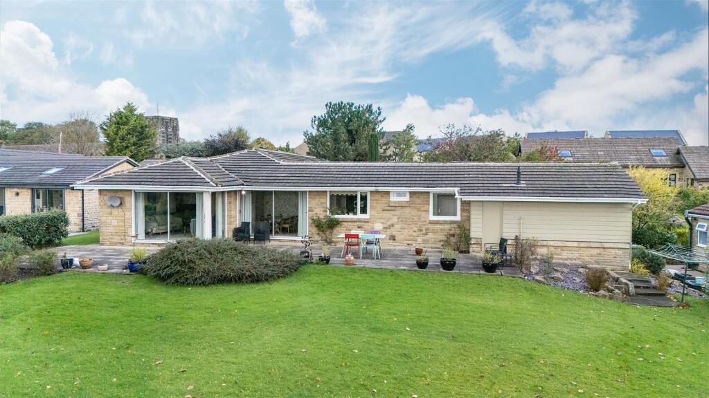 3-bed detached on 24 Hedge Top Lane, Northowram, Halifax, HX3 7ER, £650,000