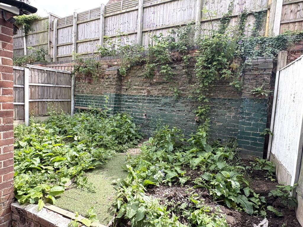 House in Nottingham, Nottinghamshire - More