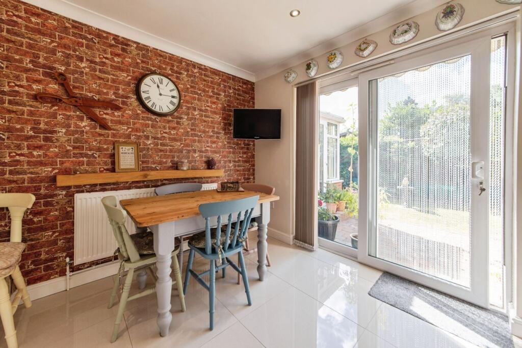 House in Lincoln - View 5