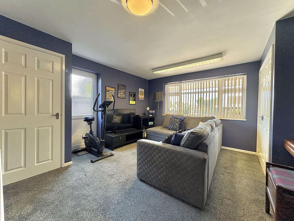 Bermuda Close, WOODSETTON, DY1 4LZ photo 5
