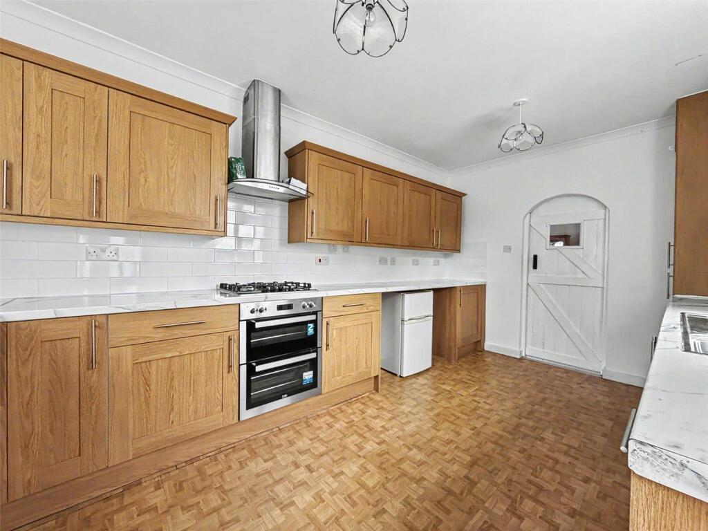 House in Gillingham, Medway - View 4