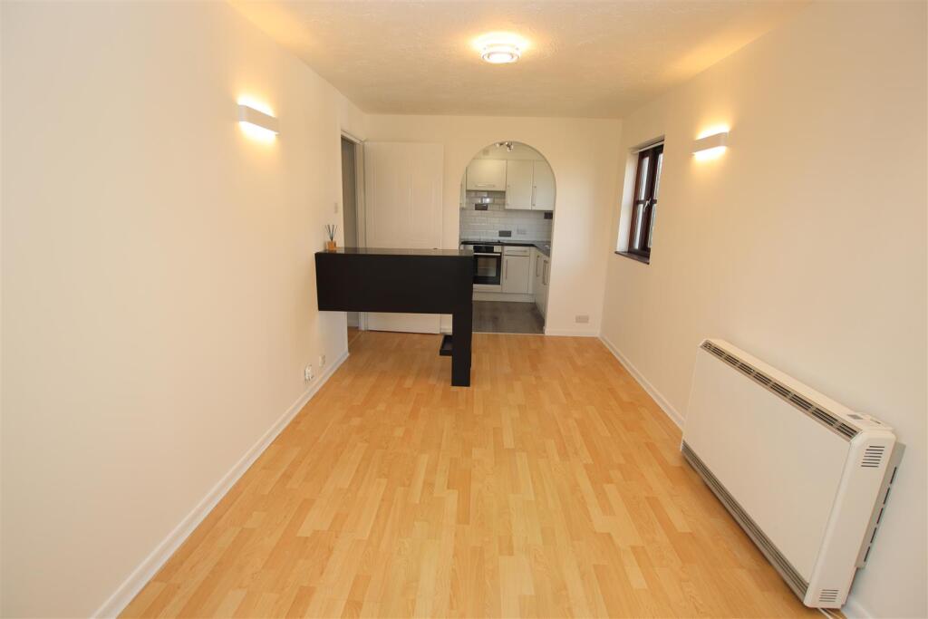 Apartment in Dartford - View 4