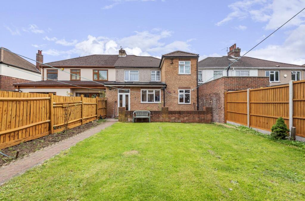 House in London, Harrow Weald - View 5