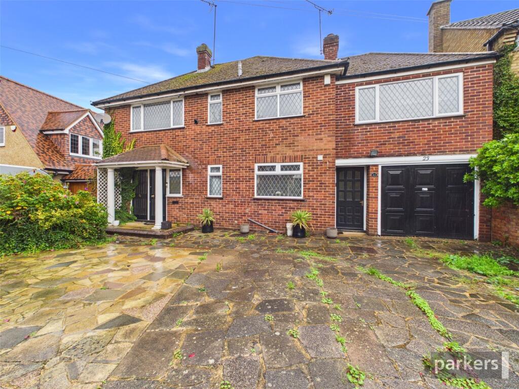 4-bed detached on Erleigh Court Drive, Earley, Reading, Berkshire, RG6, £830,000