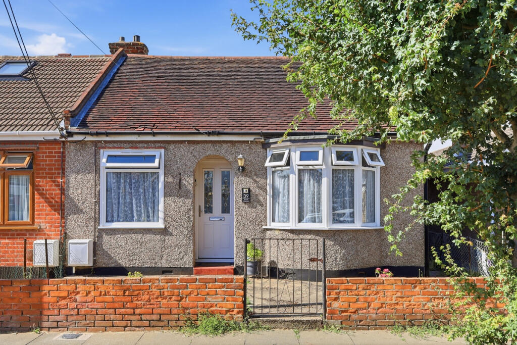 Main image of property: South Crescent, SOUTHEND-ON-SEA, SS2