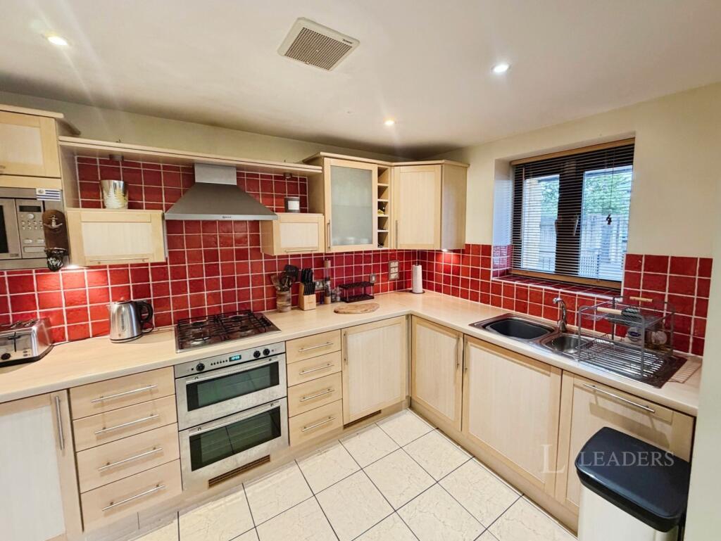 Apartment in Southampton, Ocean Village - View 4