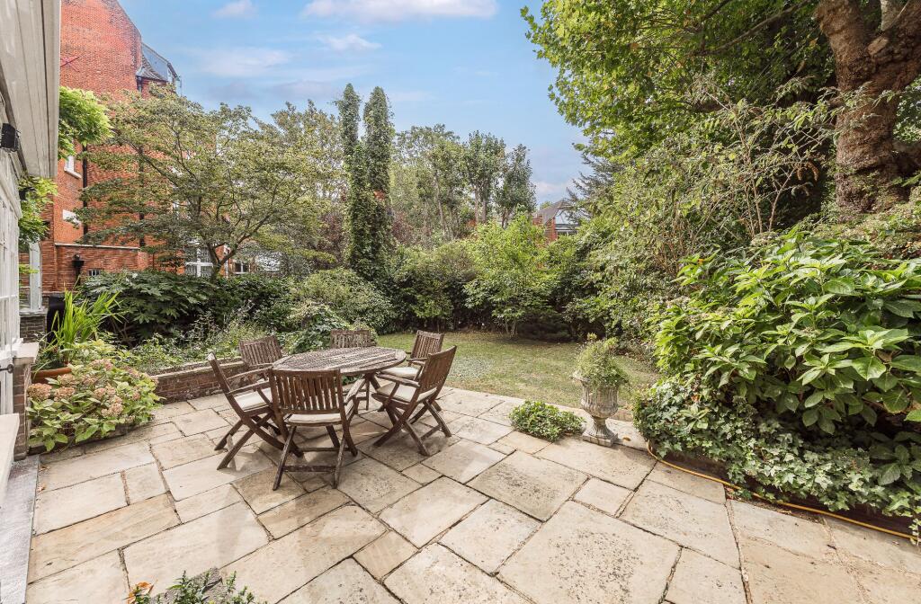 Apartment in London, Royal Borough of Kensington and Chelsea - View 2