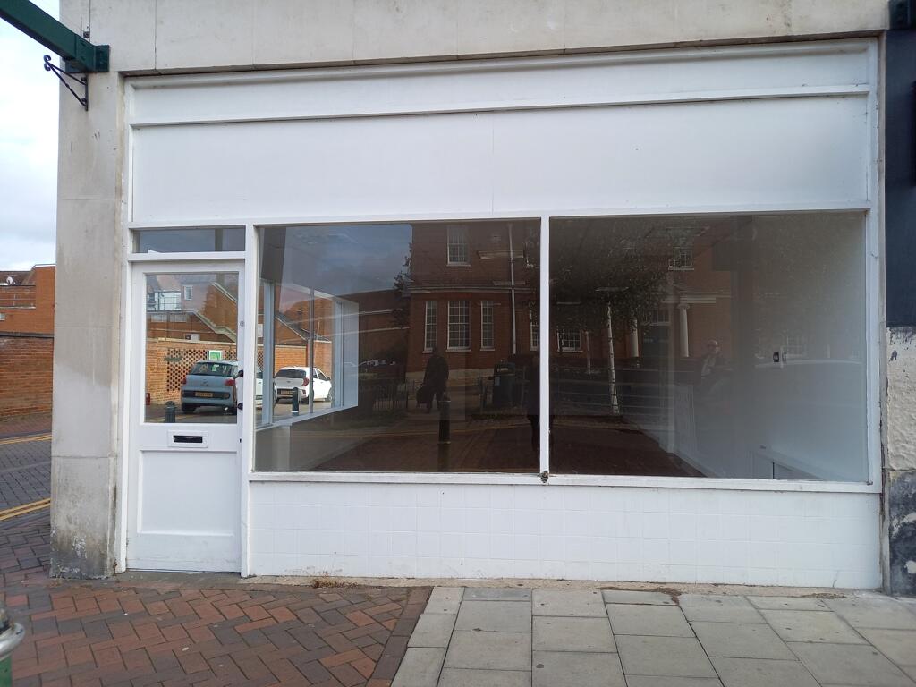 Main image of property: 30 Broadway, Letchworth Garden City, Hertfordshire, SG6 3BX