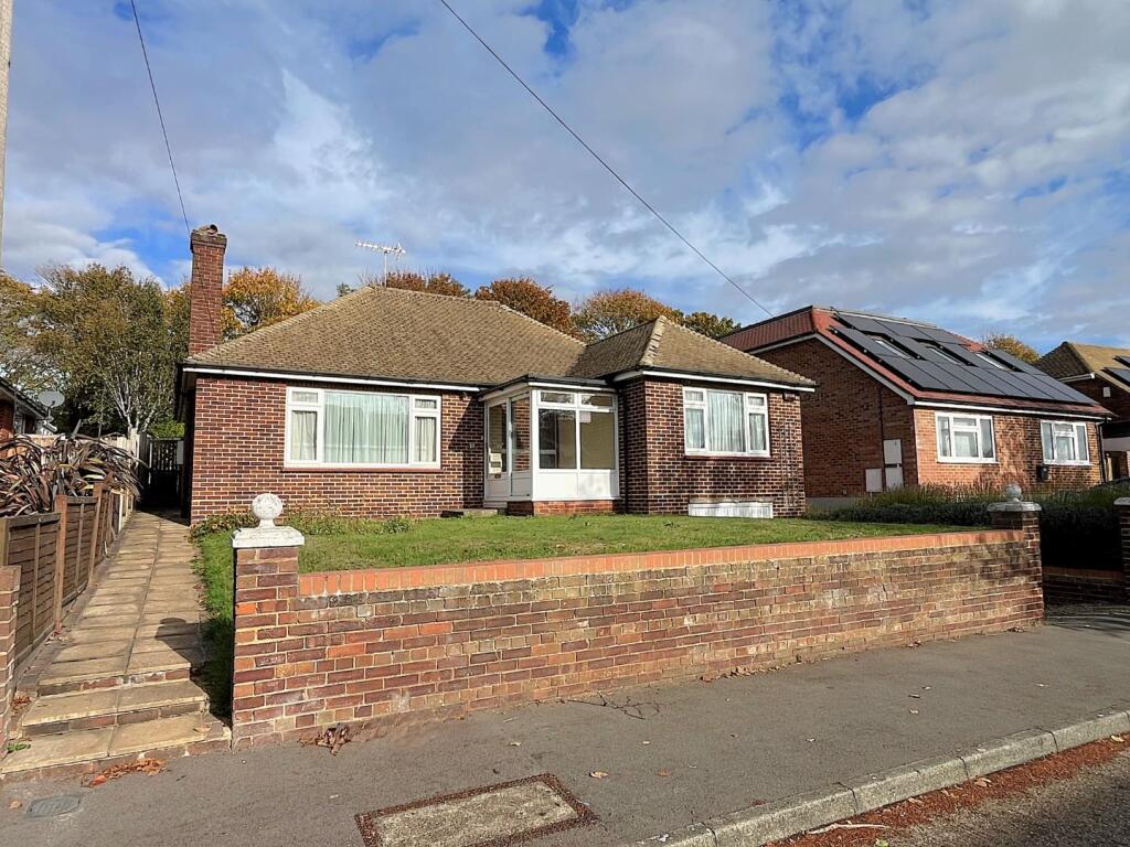 3-bed detached on Tennyson Walk, Northfleet, Gravesend, DA11, £500,000