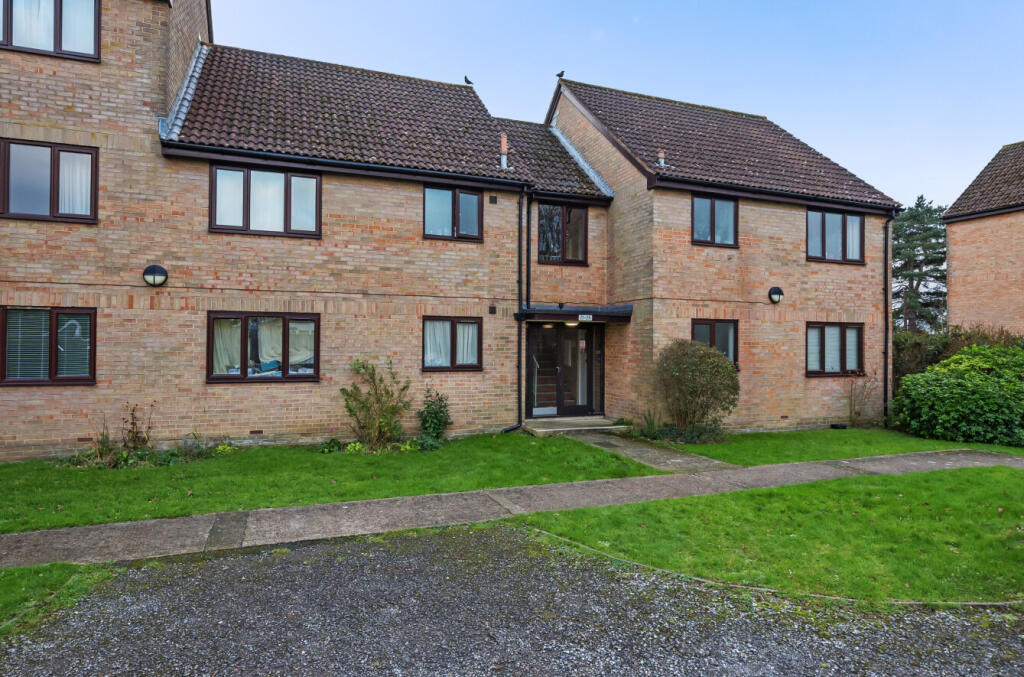 1-bed flat on Oakhill Close, Chandler's Ford, Hampshire, SO53, £140,000