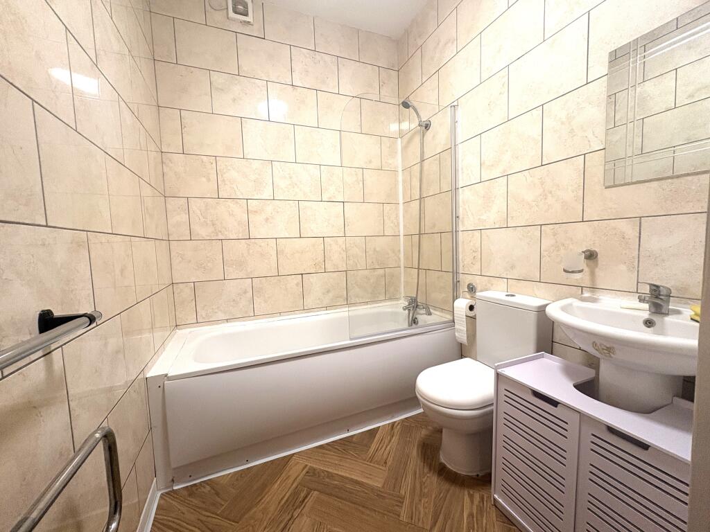 Apartment in Cardiff, Adamsdown - More