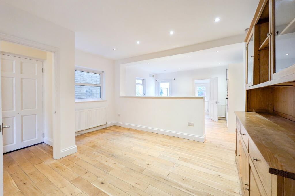 3 bedroom semi-detached house for rent