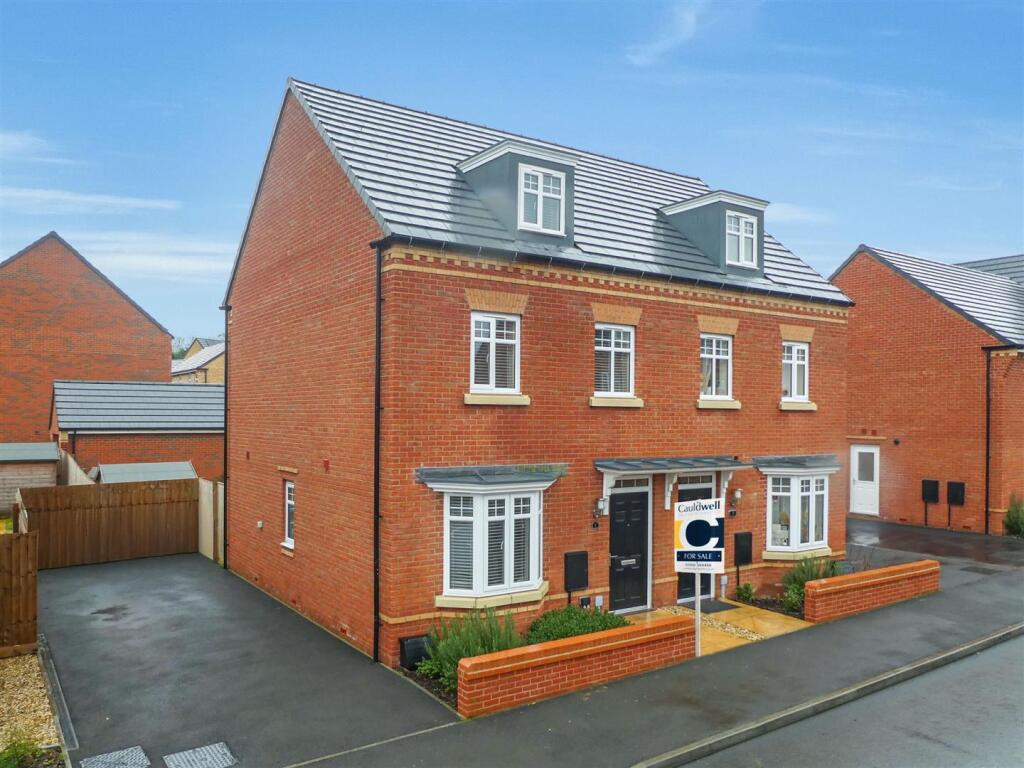 3-bed semi-detached on Bannister Drive, Eagle Farm South, Milton Keynes, £435,000
