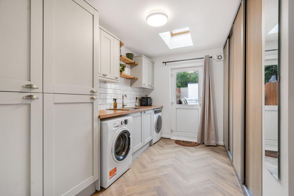 House in Milton Keynes, Woolstone, Campbell Park - More