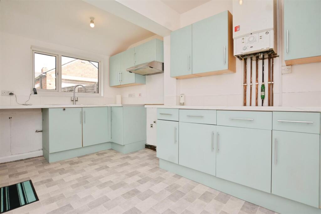 House in Doncaster - View 4
