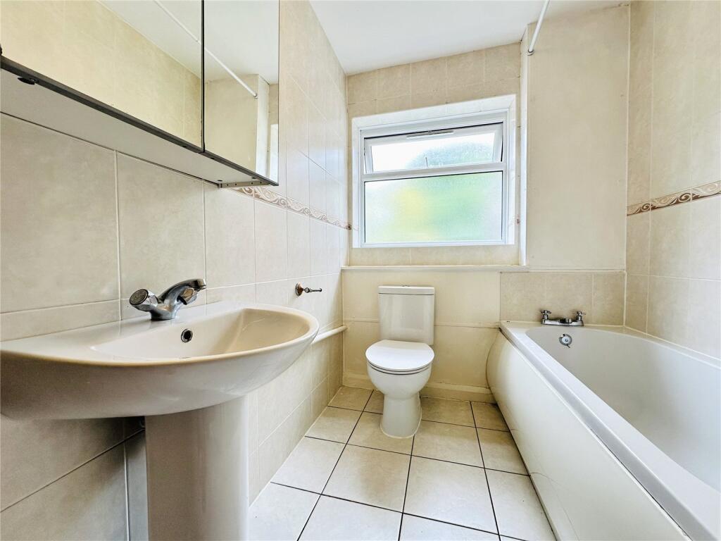 Apartment in Leeds, Park Villas, Roundhay - View 5