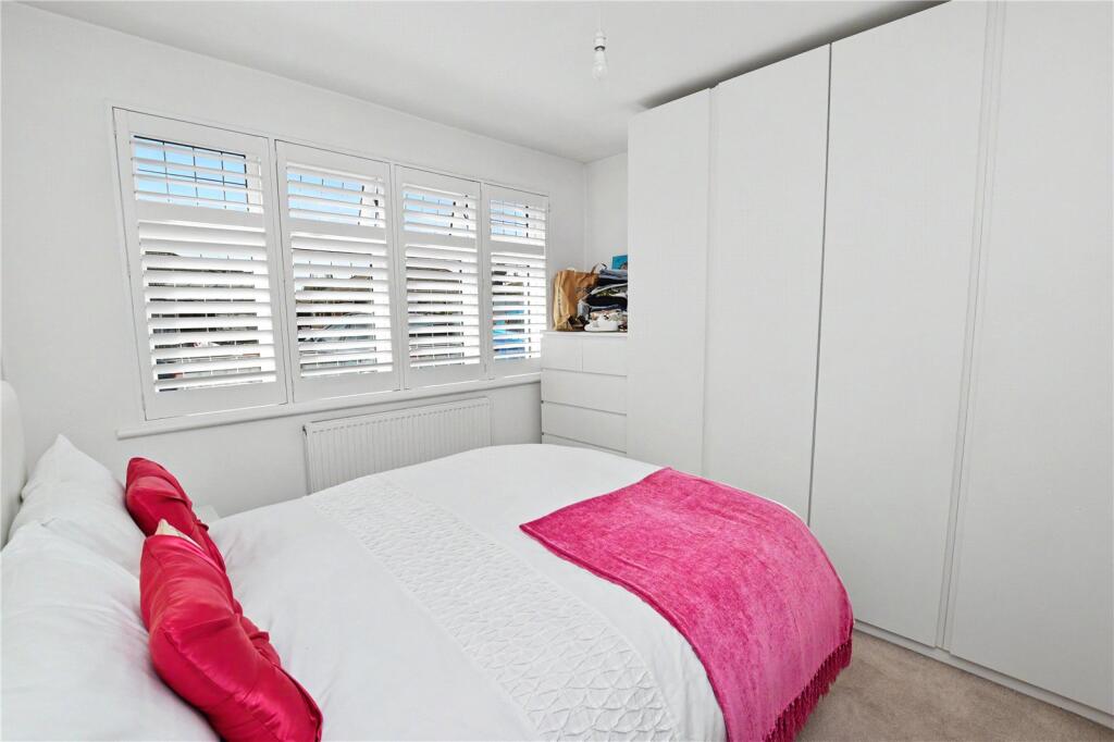 House in Dartford - More