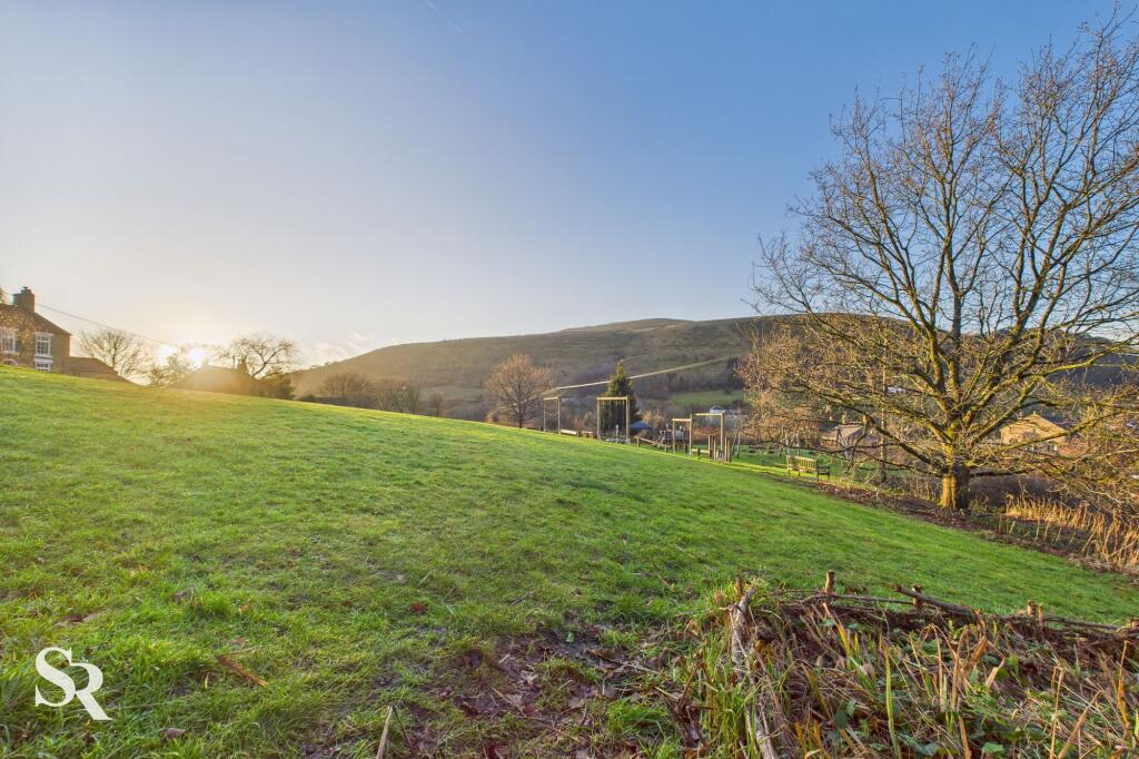 Glossop Road, Little Hayfield, SK22 photo 3