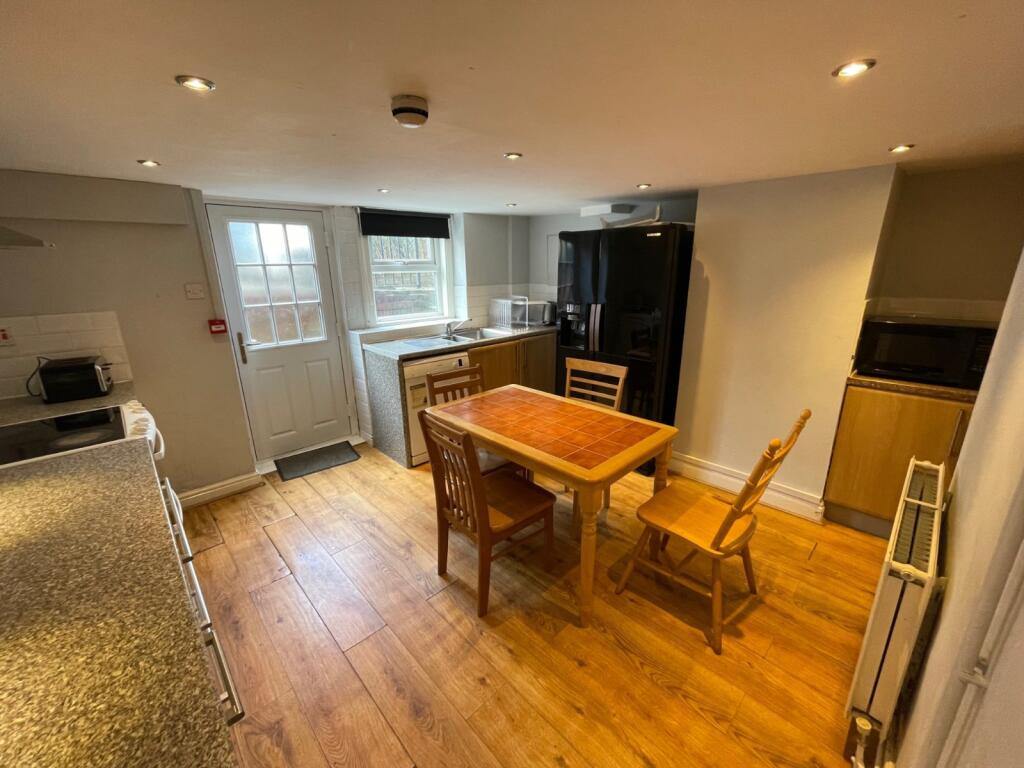 House in Leeds, West Yorkshire - View 5