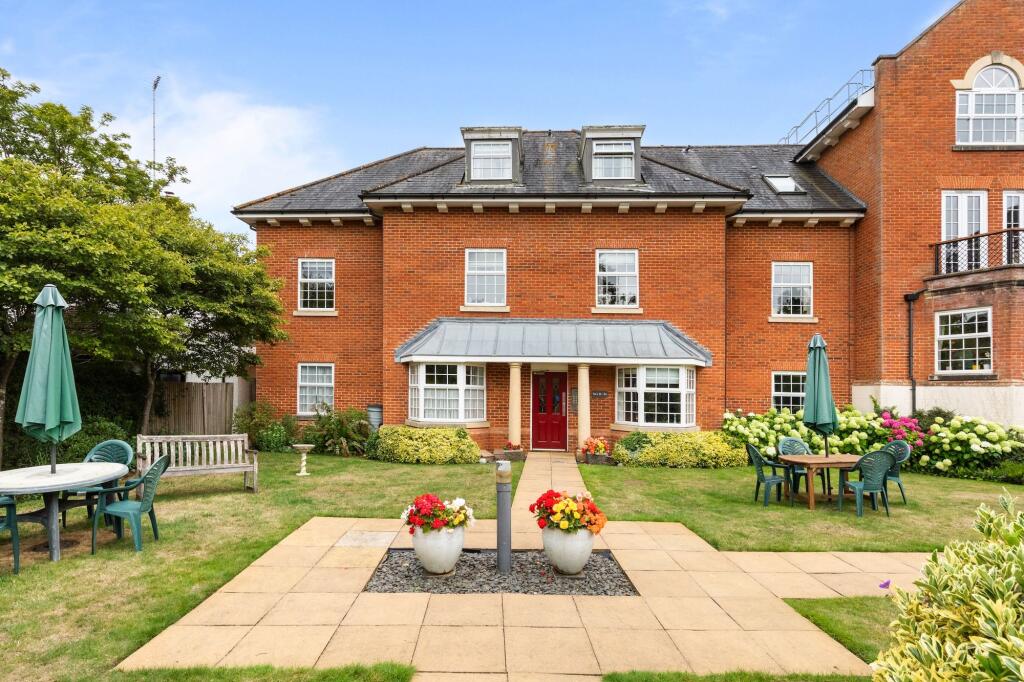 Potters Place, Horsham, RH12