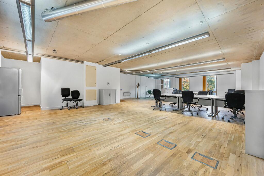 OFFICE 4.jpg