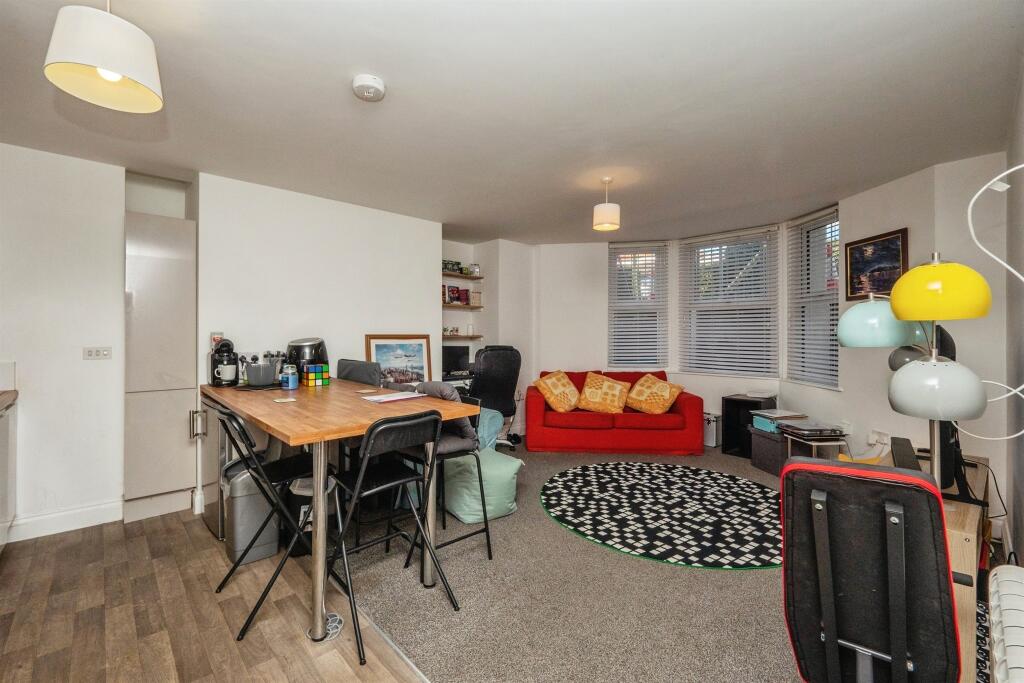 Apartment in Dorchester - View 4