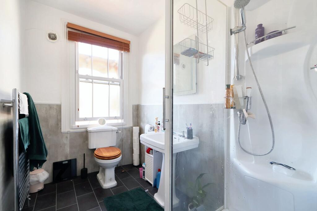 5 bedroom terraced house for rent
