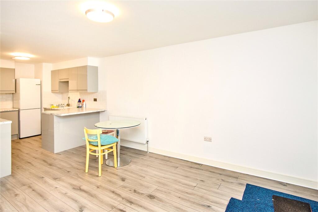 Apartment in Ryde, Weeks - More