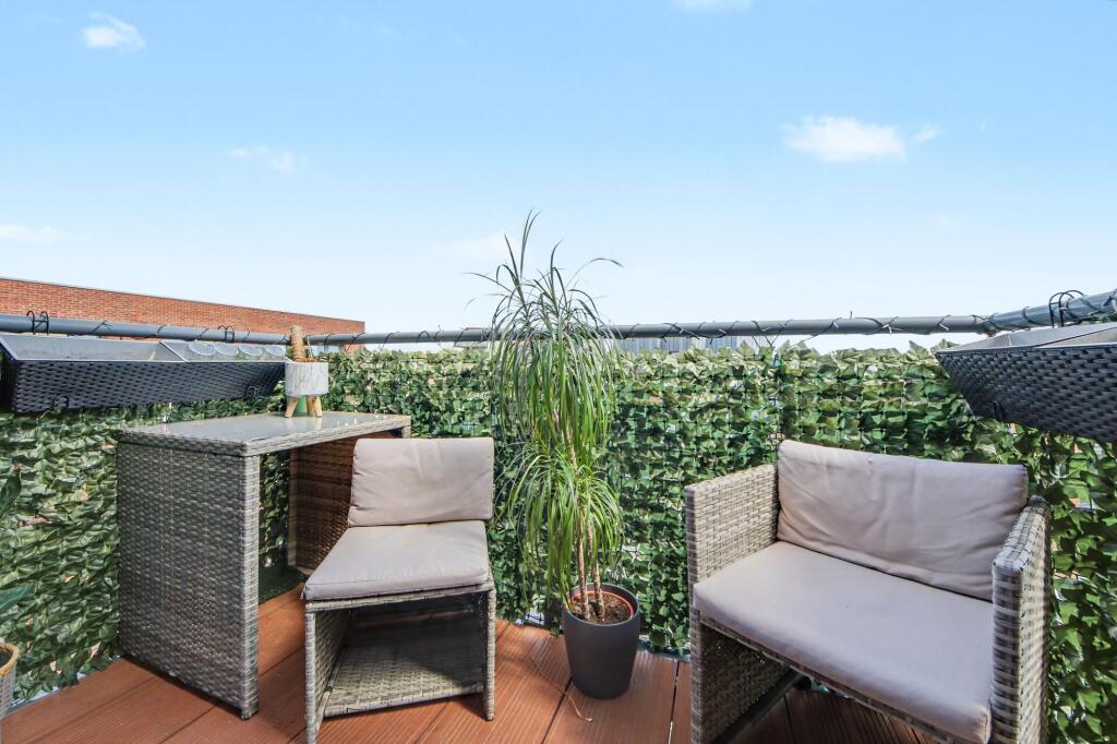 Apartment in Southampton - More