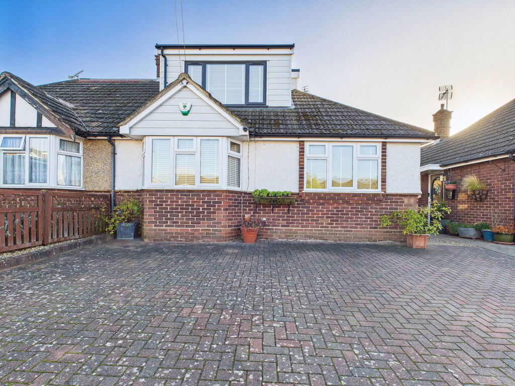 Heath Row, Bishop's Stortford, CM23 5DF photo 2