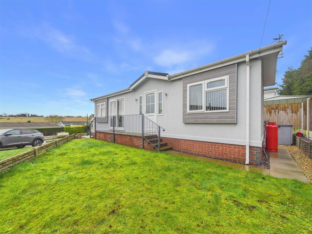 2-bed caravan on Lower Lodge, Rugeley Road, £145,000