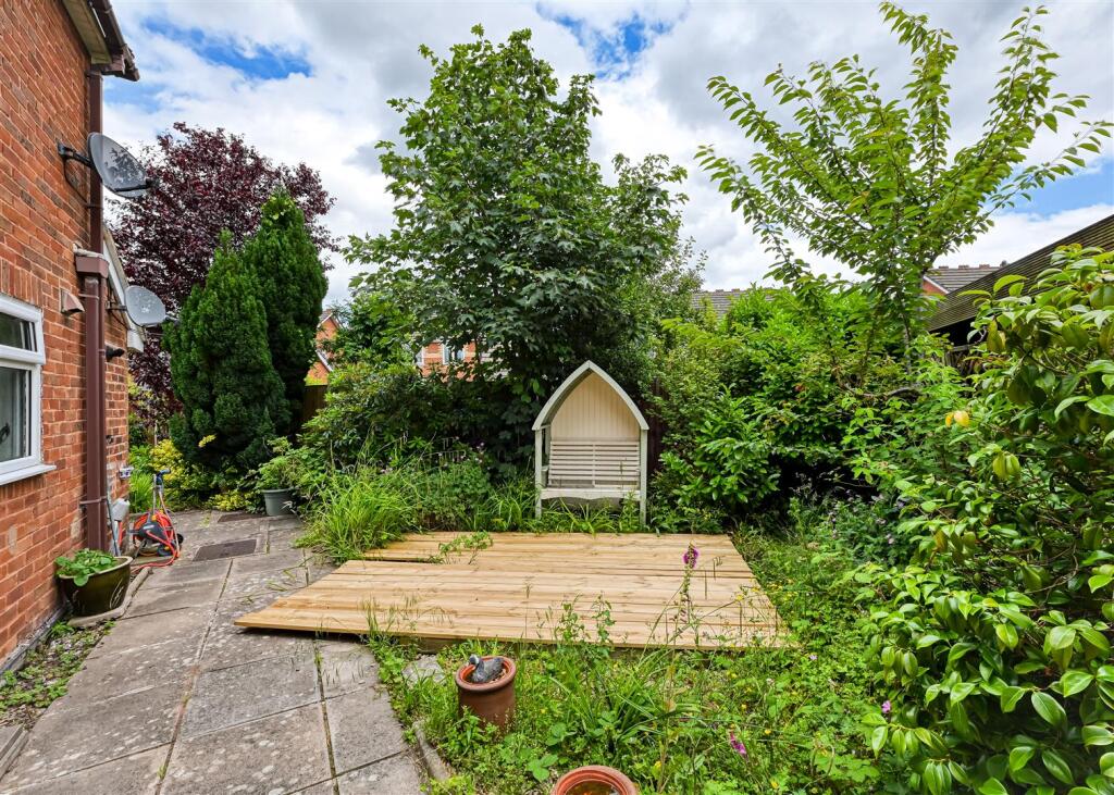 36 Heath Farm Road, Codsall, Wolverhampton, WV8 1HT photo 4
