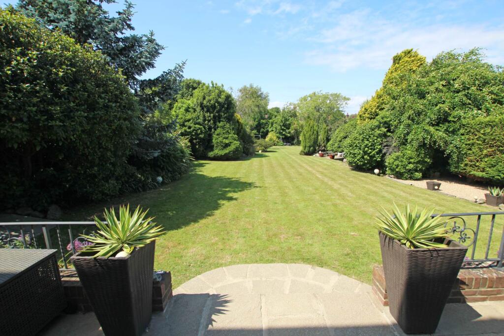 Compton Drive, Eastbourne, BN20 8BX