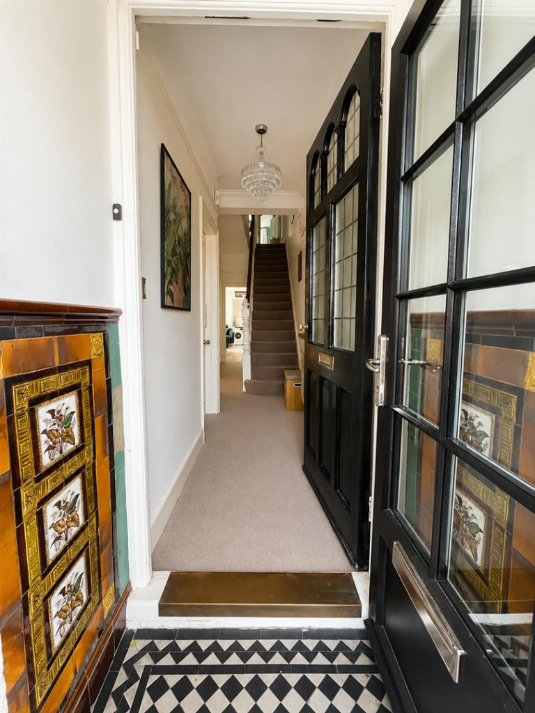 House in Sutton - View 4