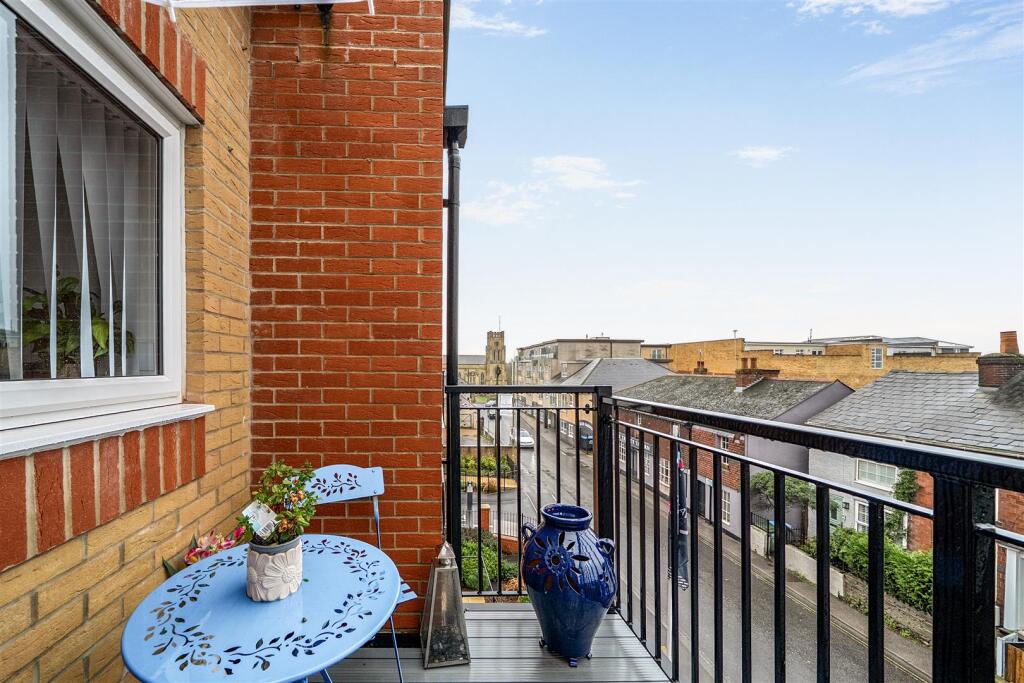 Thackeray Lodge, Fareham, Hampshire - View 6