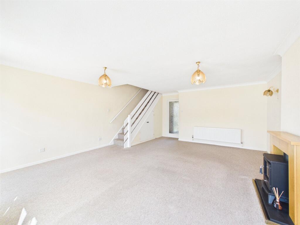32, Vinneys Close, Burton, Christchurch, Dorset, BH23 photo 2