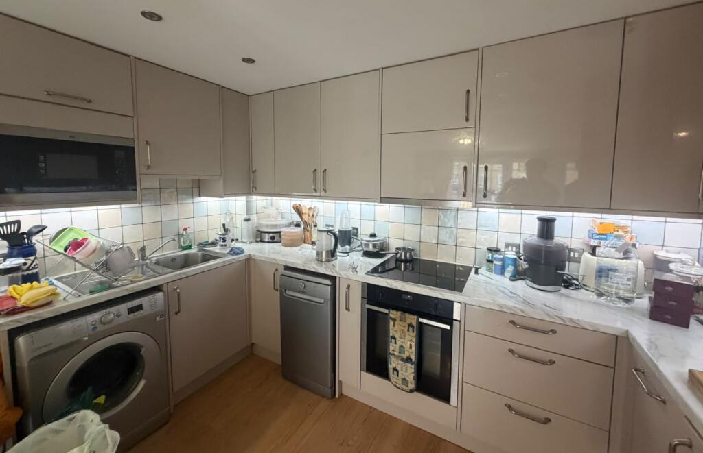 Apartment in Watford - View 5