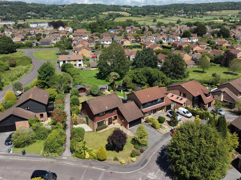 Larch Close, Nailsea photo 4