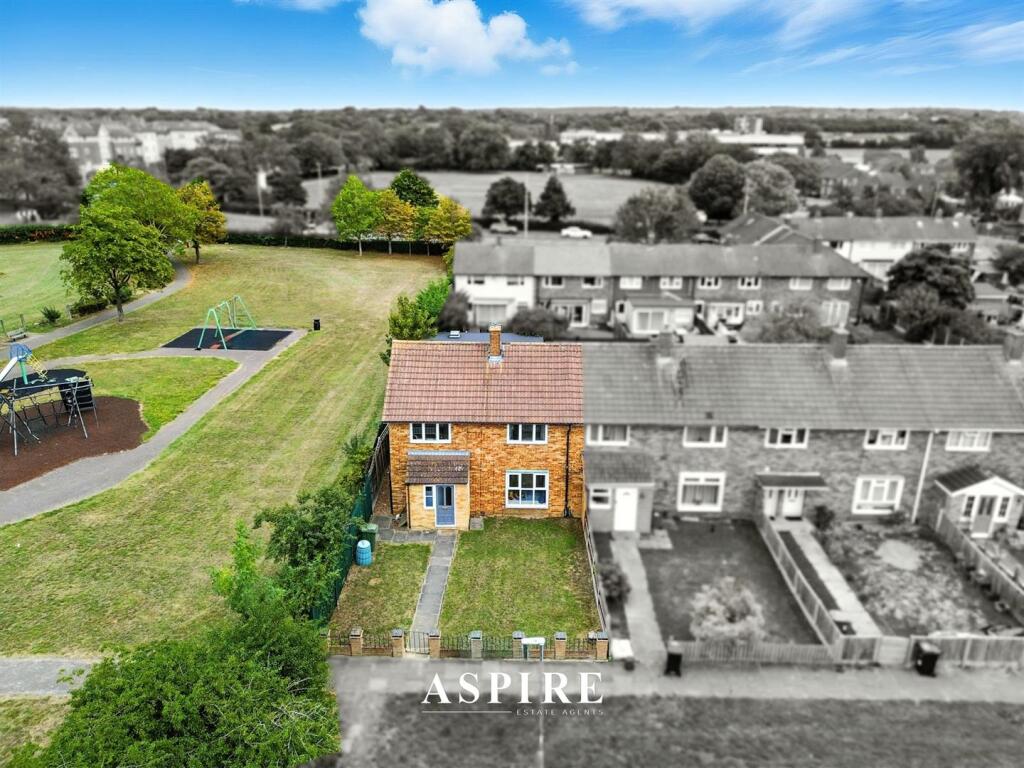 4-bed terraced on **Luxury Outbuilding** Little Chittock, Basildon, £375,000