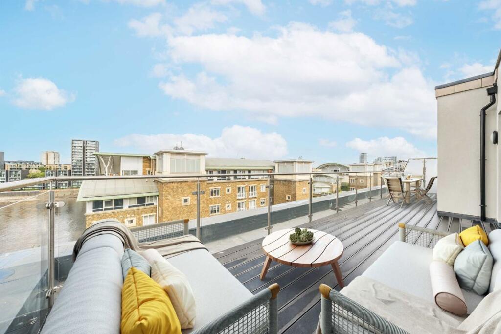 3-bed flat on Chatfield Road, Battersea, £1,250,000