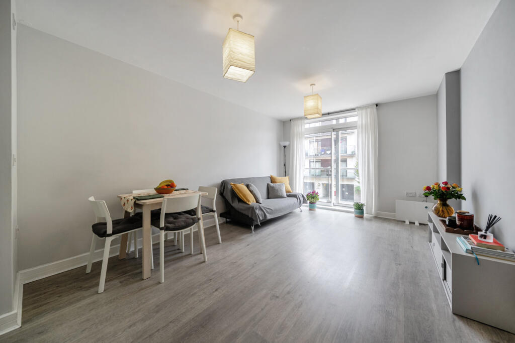 Main image of property: Oakwood Close, London