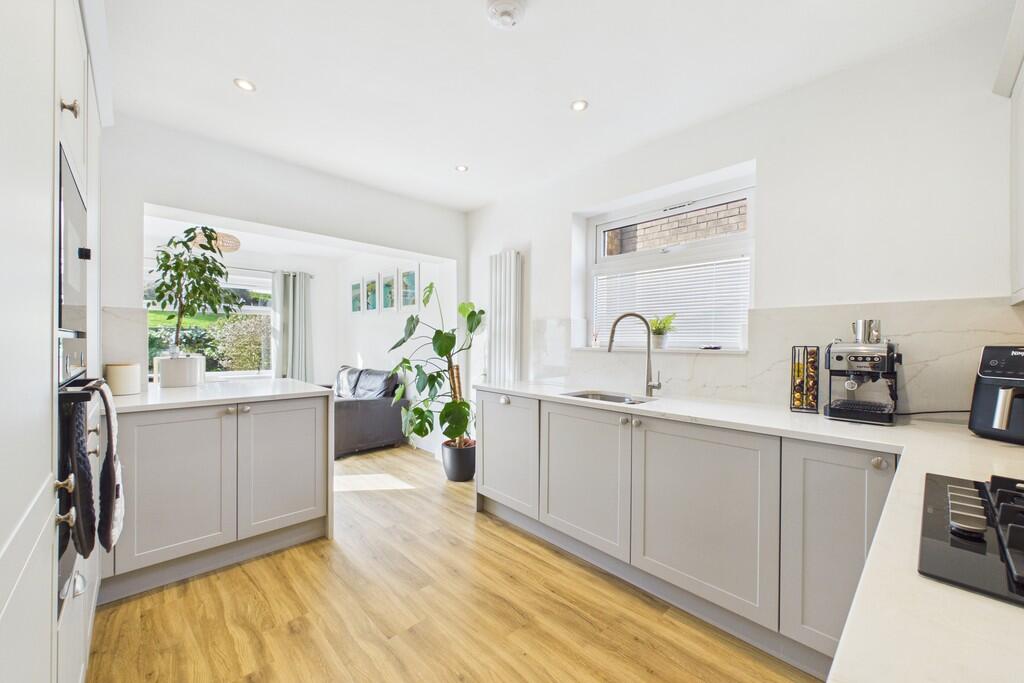 32 Pinewood Avenue, Bolton Le Sands, Carnforth, LA5 8AR photo 3