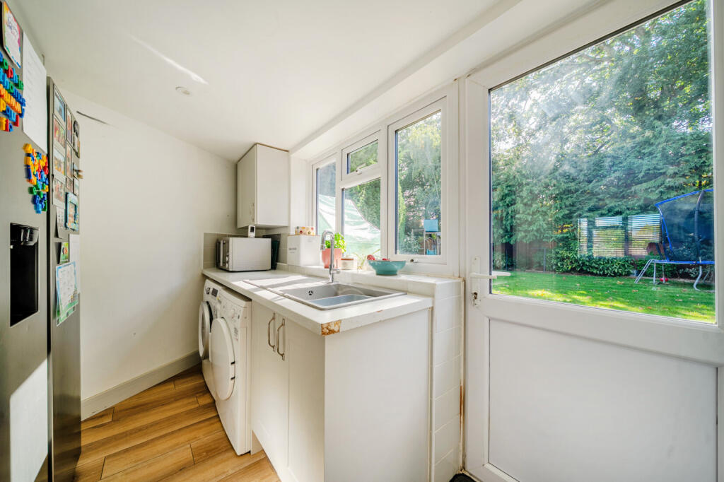 House in Basingstoke and Deane, Kempshott - View 5