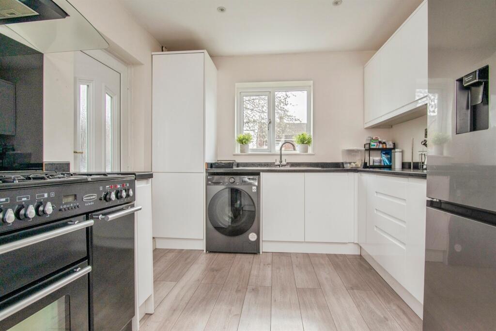Essex Close, WORCESTER - Vue 3
