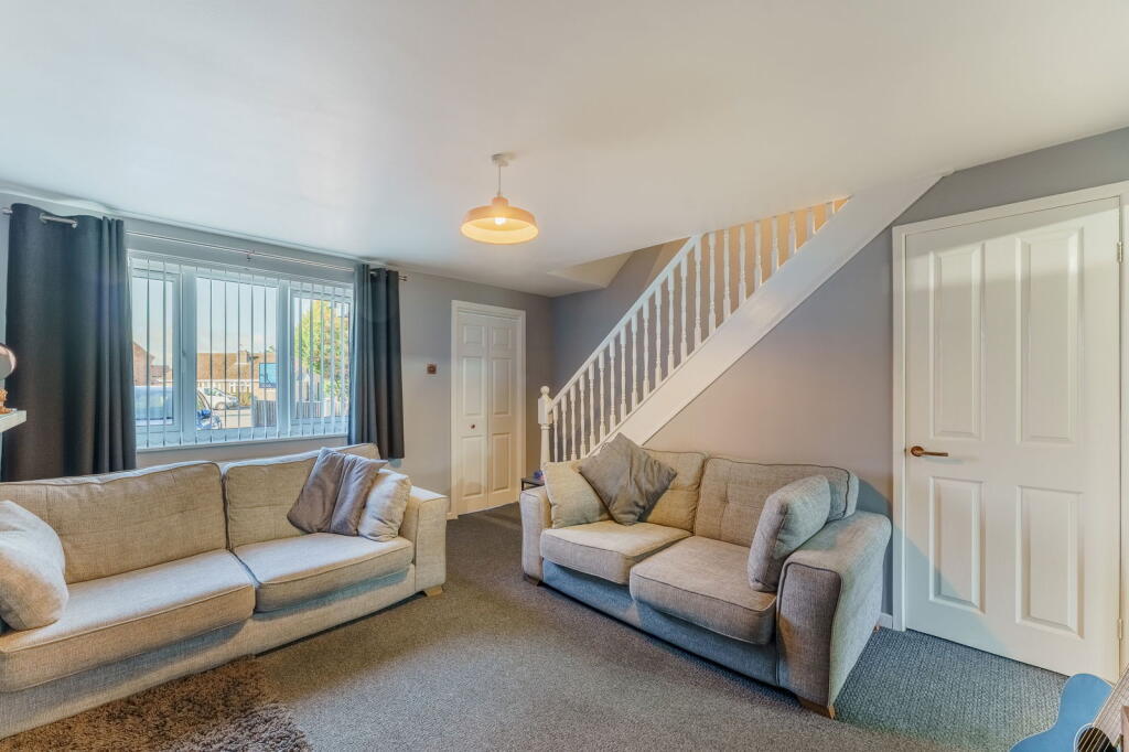 Carr Close, Hemingbrough, Selby photo 3