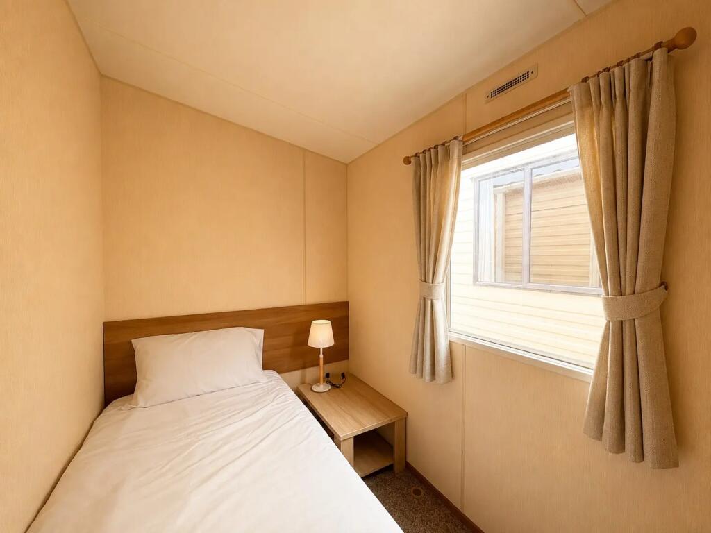 2012 ABI Vista, Harts Holiday Park, Leysdown Road, Isle of Sheppey, Kent, ME12 4RG photo 5