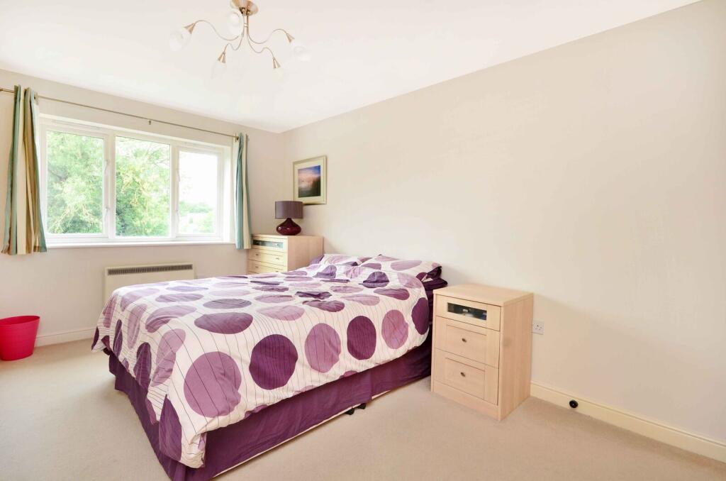 Apartment in Guildford, Surrey - View 4
