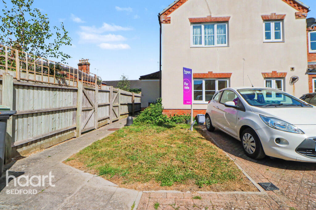 1-bed terraced on Eagle Way, Bedford, £85,000